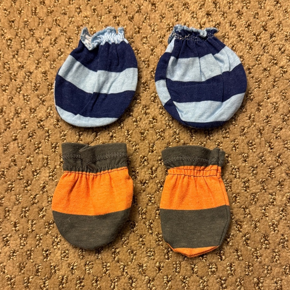 ⚠️Striped Baby Mittens and Knotted Beanie Set⚠️ - Picture 3 of 3
